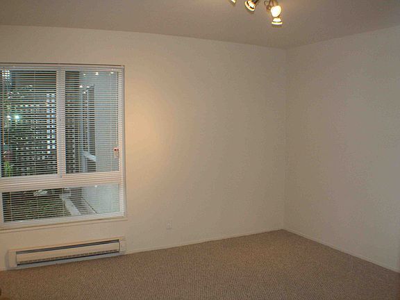 4th image of 820 N Delaware St APT 209