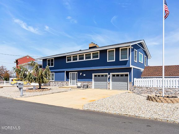 3rd image of 530 Bayview Drive