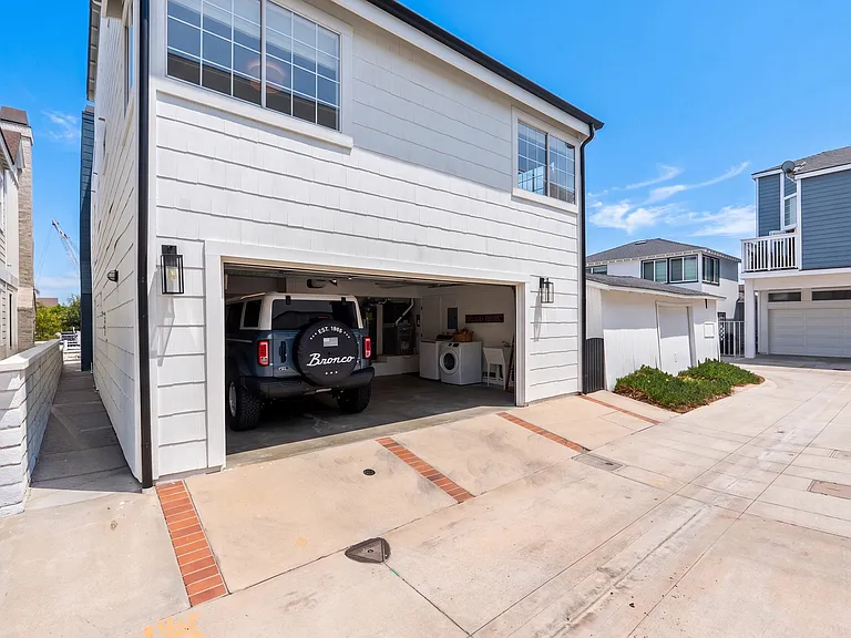 709 W Balboa Blvd — Photo 54