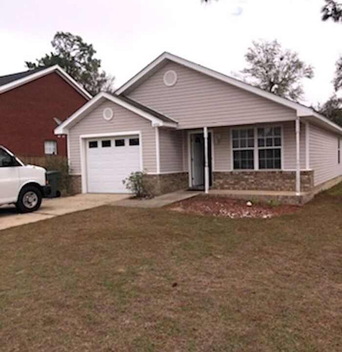 1st image of 4527 Deslin Dr