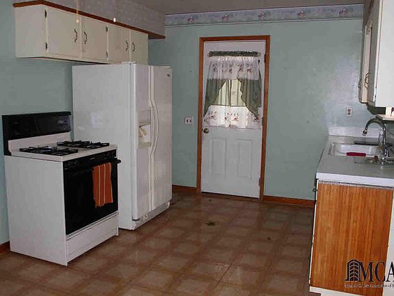 5th image of 3809 1st St