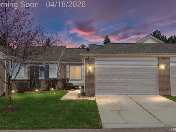 405 Ravencrest Ln, Westland, MI 48185