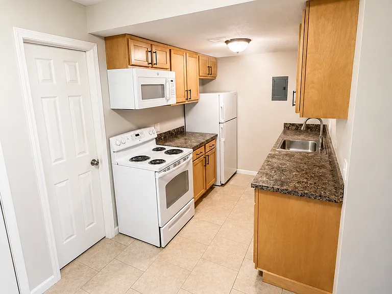 2032 J St #10 — Photo 5