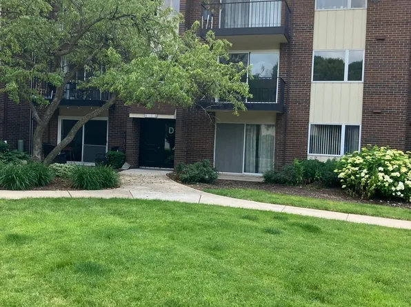5S100 Pebblewood Ln APT D12, Naperville, IL 60563