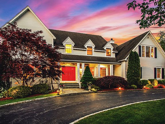 2nd image of 120 Stonewall Cir