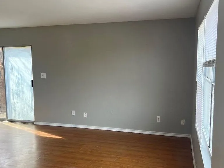 305 Casie Ct — Photo 5