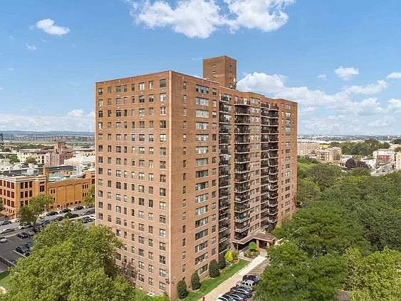 1st image of 225 Saint Pauls Ave APT 17B