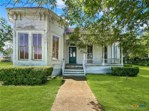 310 E South Main St, Flatonia, TX 78941