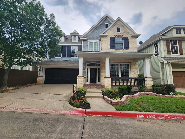 2410 Grizzly Run Ln — Photo 1