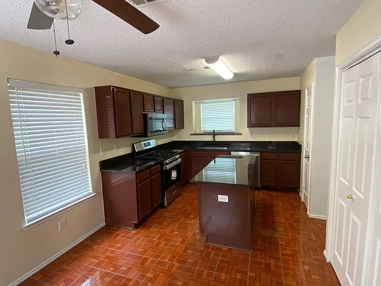 1508 Mountain Side Dr — Photo 6