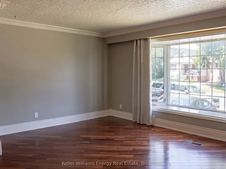 349 Adelaide Ave W #1 — Photo 9