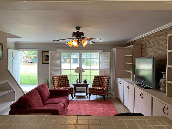 5th image of 940 Lansing Dr APT B