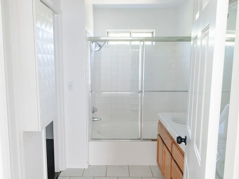 652 Charleston Ct — Photo 14