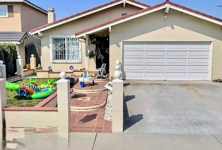1125 Moonlight Way — Photo 1