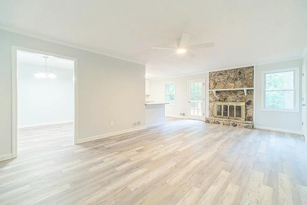 3 bed, 2.0 bath, 1416 sqft, $2,700 — Photo 3