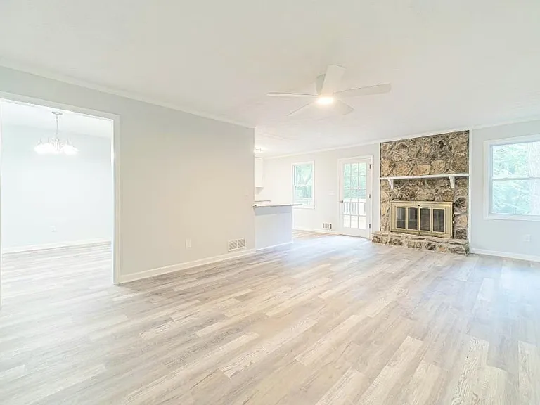 325 Little Rock Ct — Photo 3
