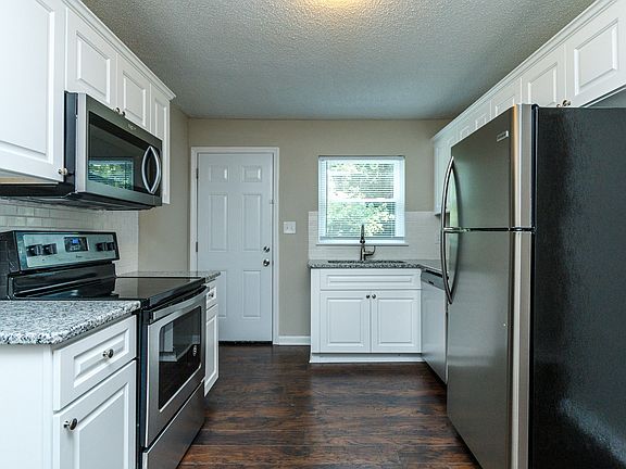 5th image of 1406 Evelyn St