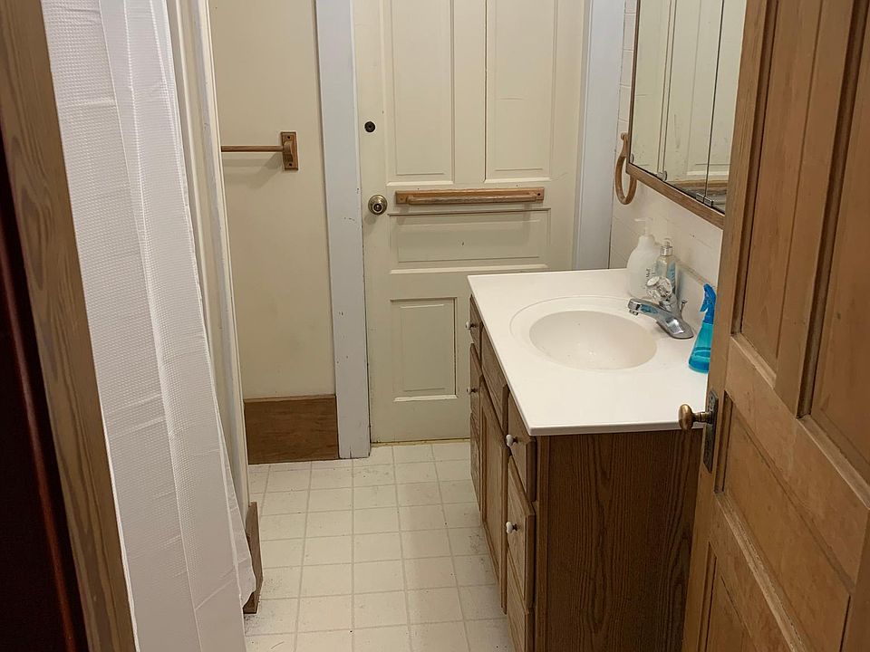 2nd image of 608 N Cory St