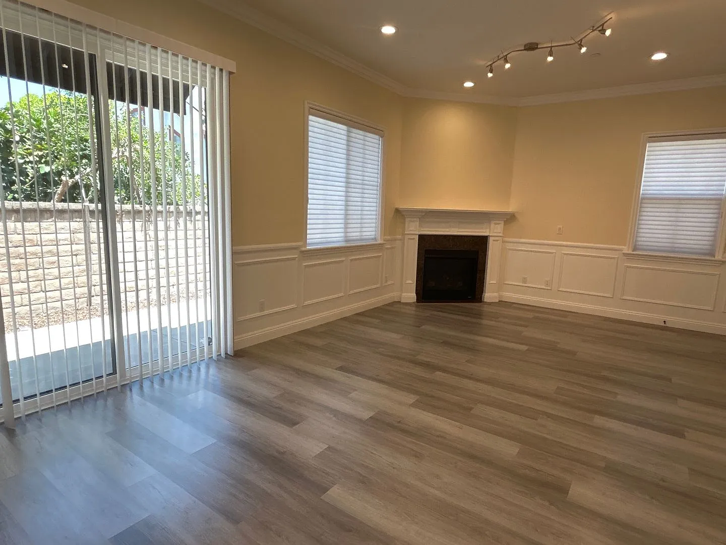 Beautiful 4-bedroom PUD townhouse in Temple City — Photo 4
