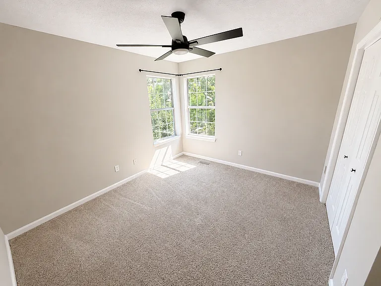 2552 Edinburgh St — Photo 14