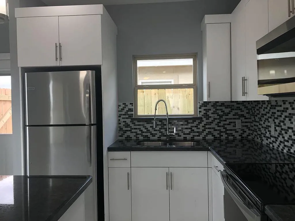 514 Carlisle Ave — Photo 2