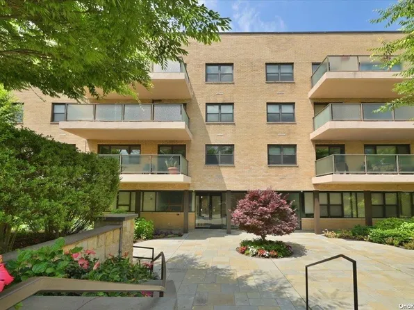 22 Park Place #2B, Great Neck, NY 11021