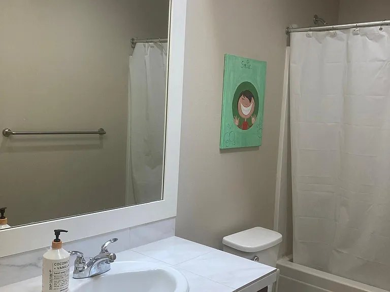 Upstairs: Bathroom 2