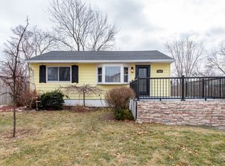 2825 Shoshone Rd, Waukegan, IL 60087