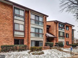 10216 Bushman Dr APT 201, Oakton, VA 22124