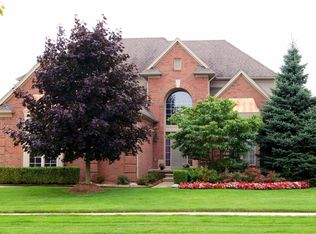 1007 Moran Dr, Rochester, MI 48307