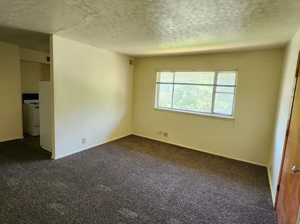 601 S 2nd St #5, Salina, KS 67401