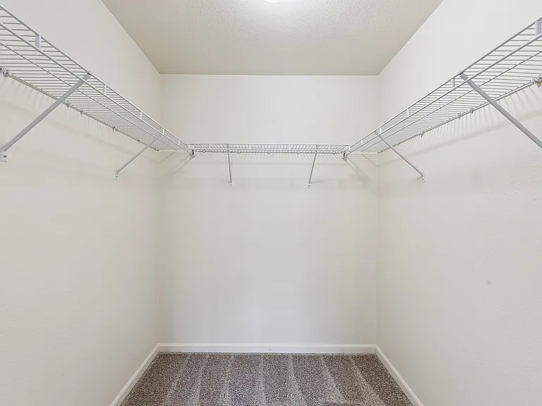 Walk-in Closet Walk-in Closet