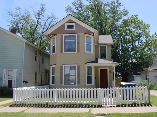 602 E 7th St, Muscatine, IA 52761
