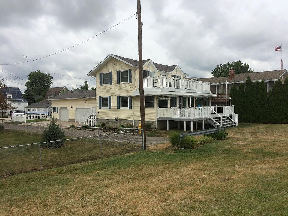 Lake House/3.5 garage 