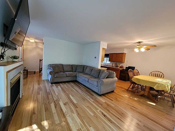 3rd image of 451 Village Creek Dr