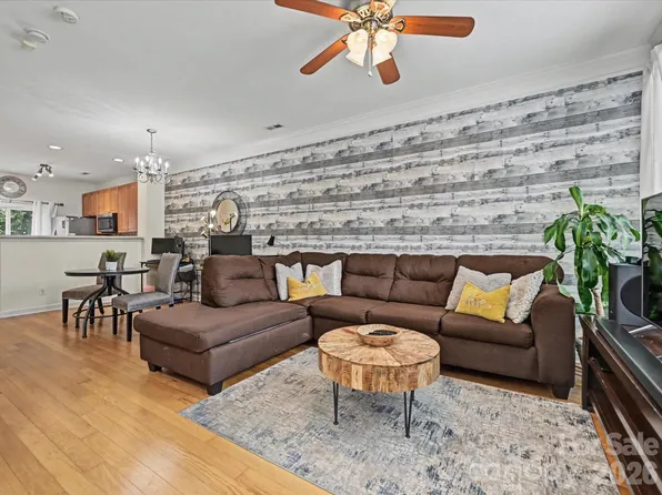 8421 Scotney Bluff Ave, Charlotte, NC 28273