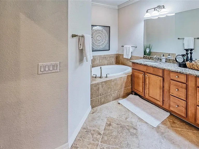 9107 Napoli Ct #201 — Photo 17