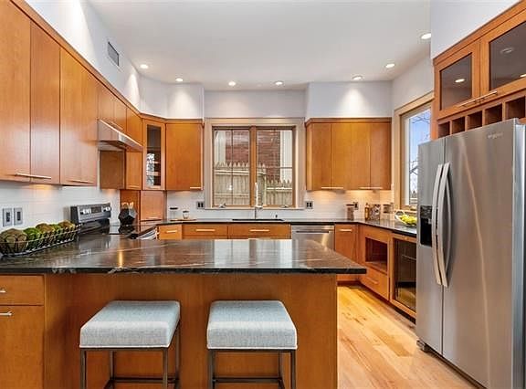 3rd image of 550 W 49th Ter