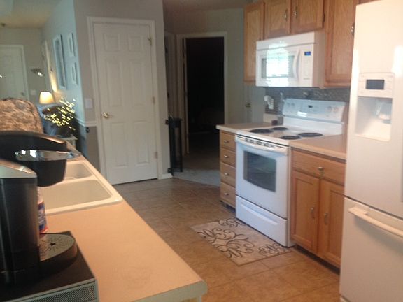 2nd image of 906 E Kara Ln