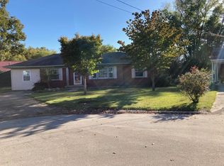 708 S Circle St, Lawrenceburg, TN 38464