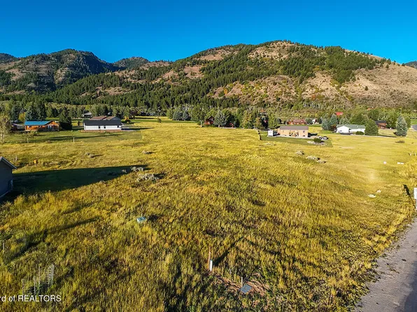 931 Cedar Creek Dr, Thayne, WY 83127