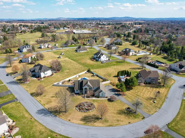 535 Christine Ann Ln, Nazareth, PA 18064