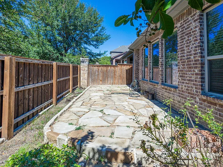 6337 Saddlebrook — Photo 40