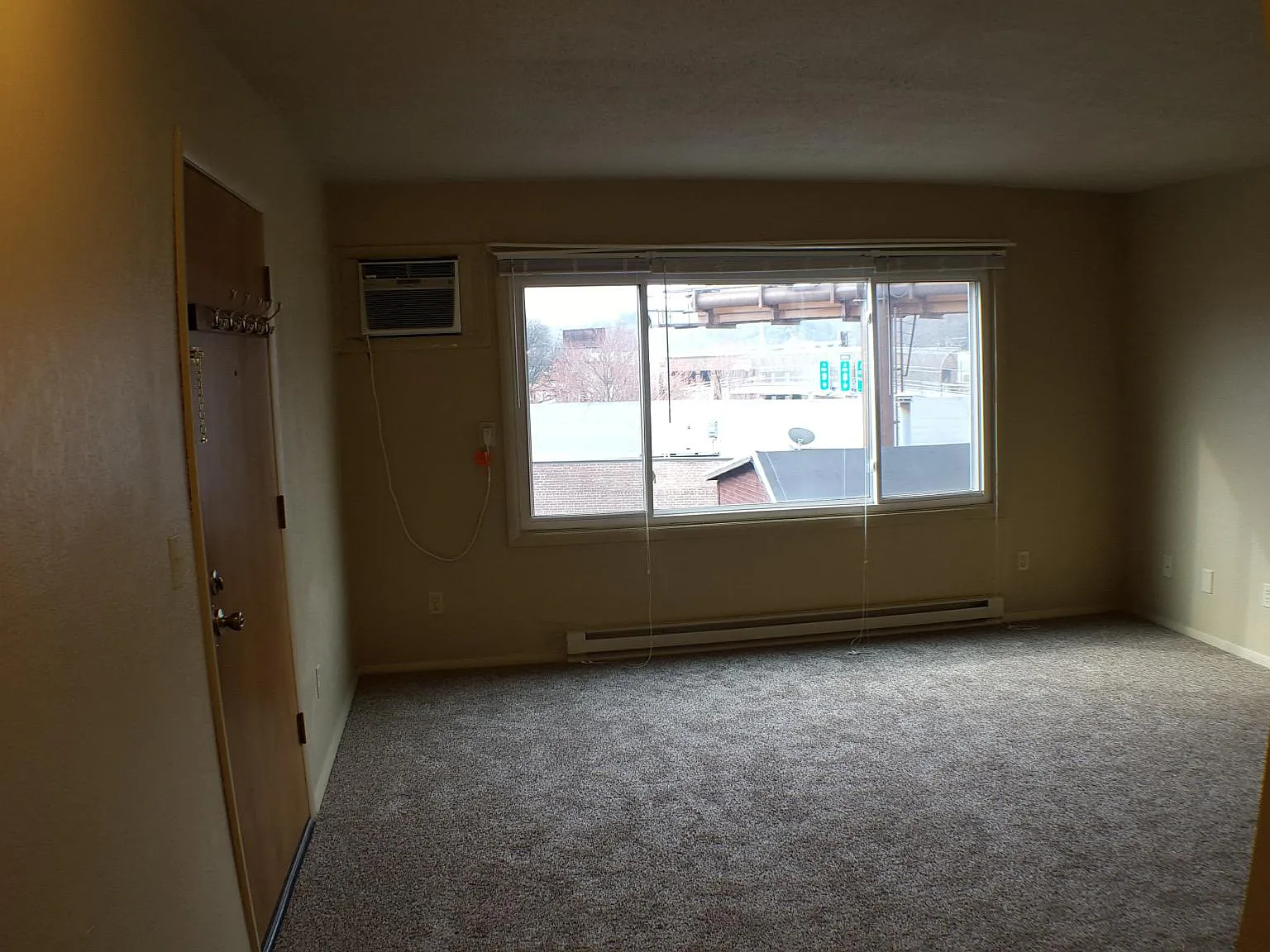 Studio, $550 — Photo 3