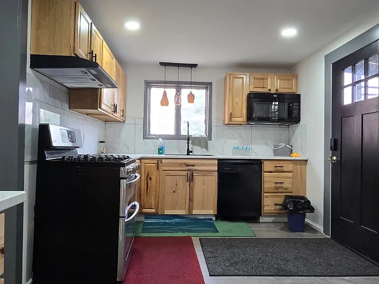 1704 E Main St — Photo 21