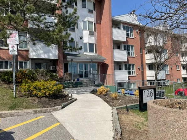 126 Bell Farm Rd #111, Barrie, ON L4M 6J3