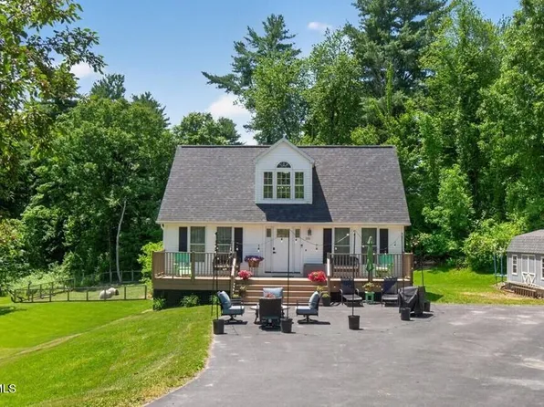 131 Calhoun Drive, Troy, NY 12182