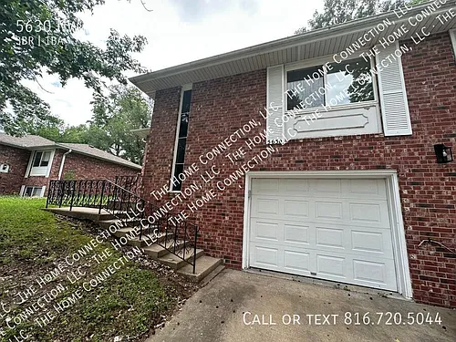 5630 NW Hillside Dr Photo 1