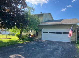 95 Richardson Dr, North Syracuse, NY 13212