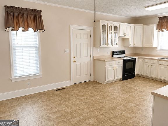 4th image of 410 Zebulon St